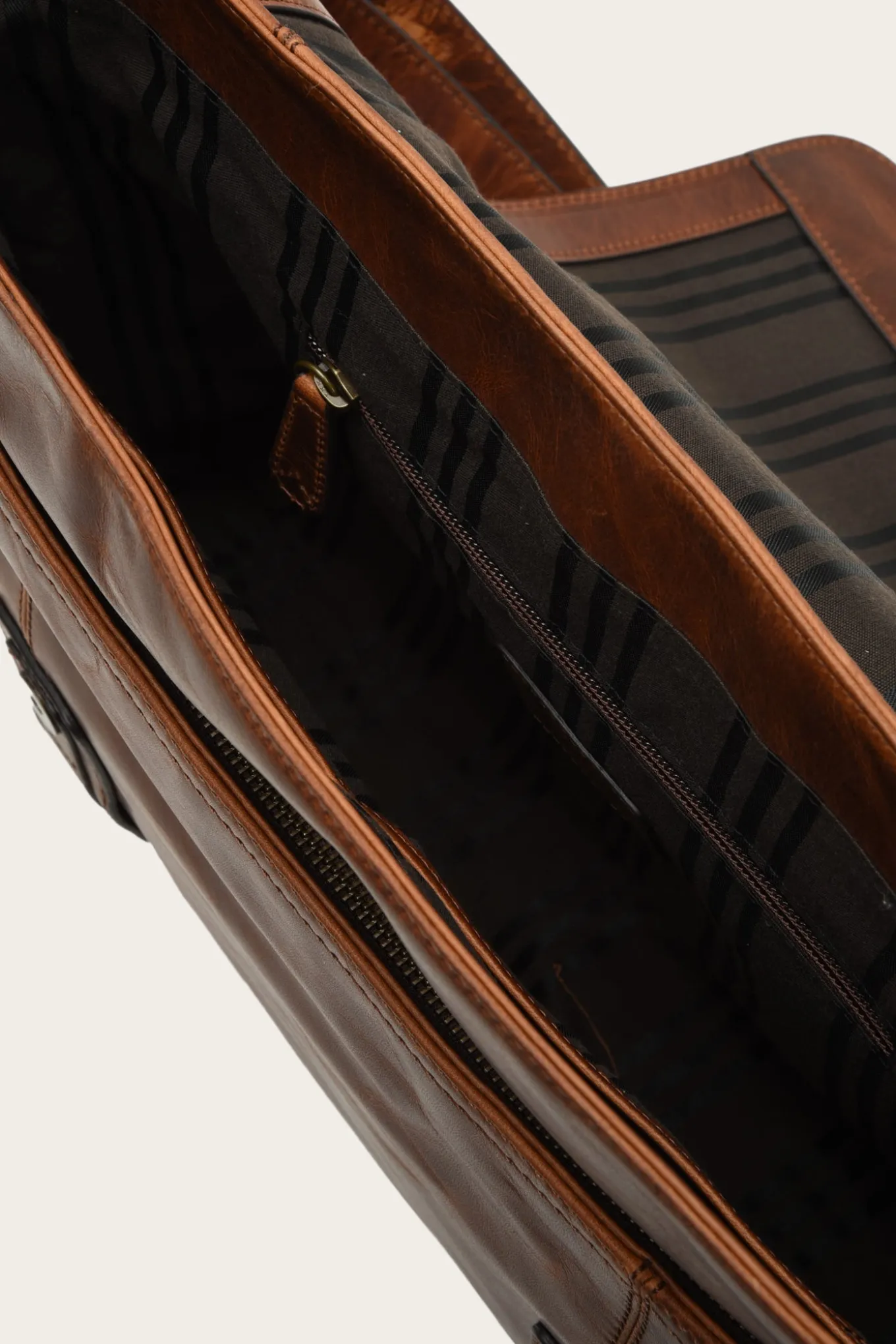 Bags^Frye Logan Messenger Cognac