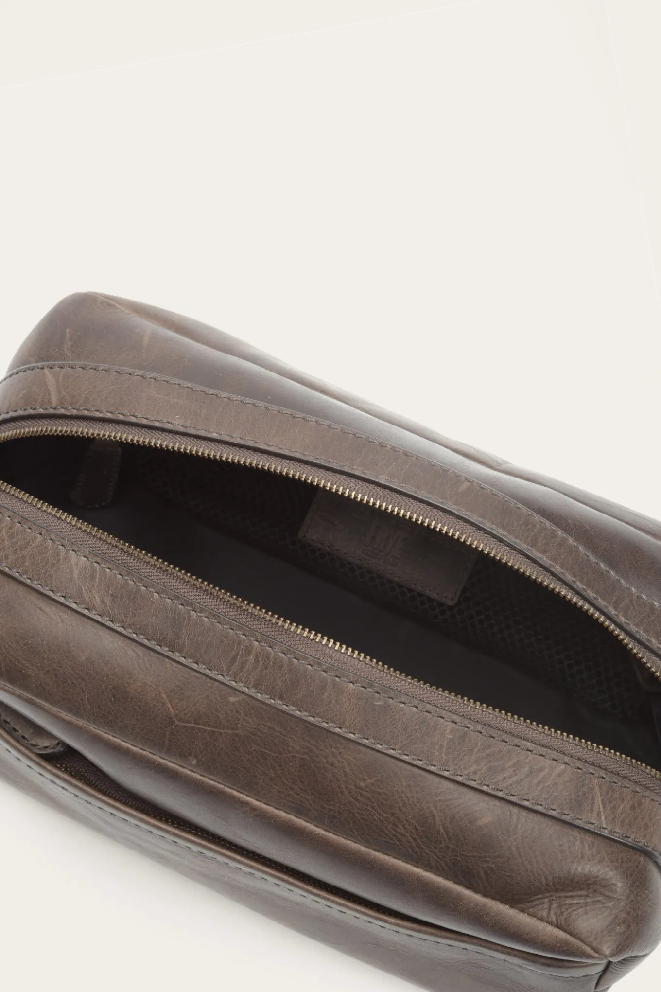 Bags^Frye Logan Travel Dopp