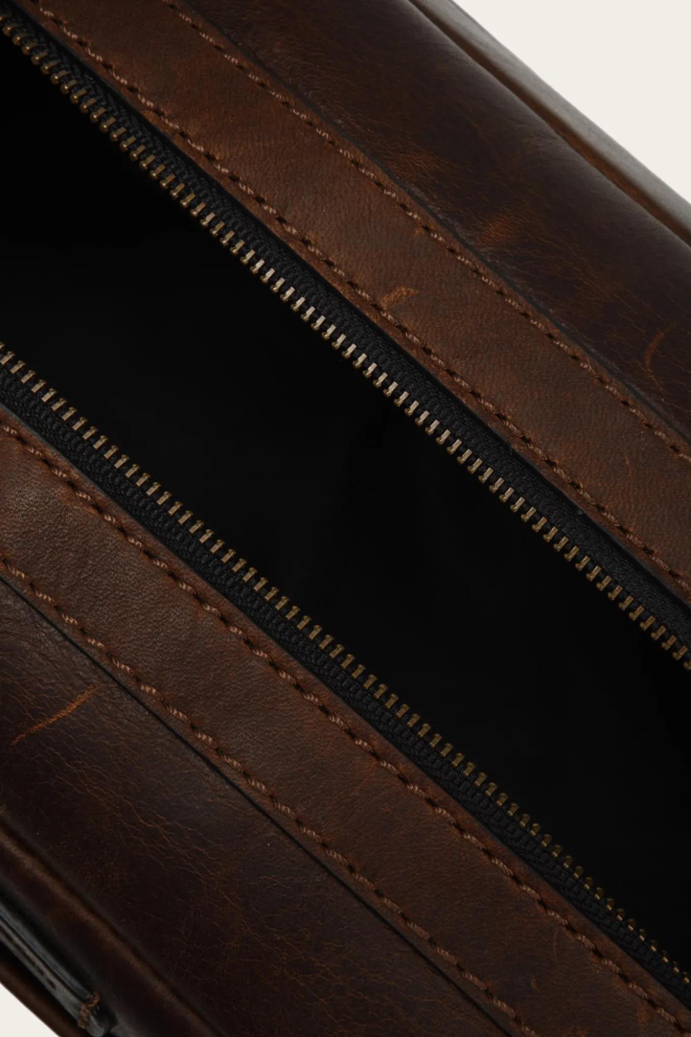 Bags^Frye Logan Travel Dopp